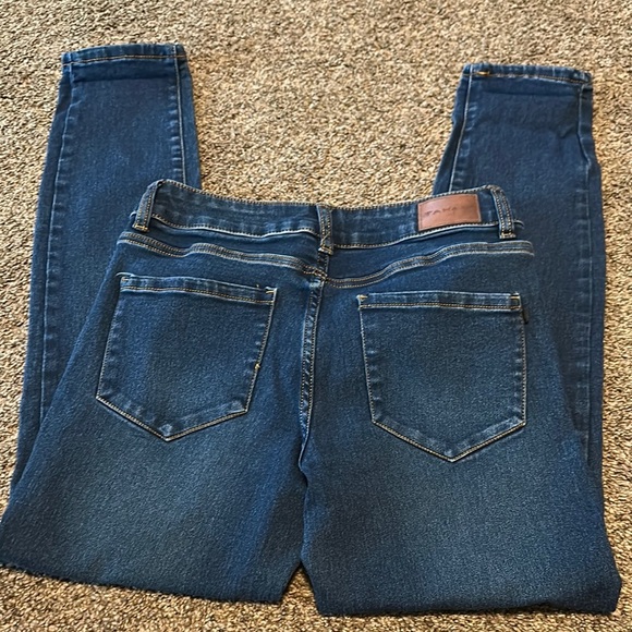 Tahari Women's Jeans size 4/27 - Picture 2 of 4